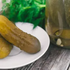 Kiedy kisić ogórki? Sekret chrupkości i idealnego smaku!