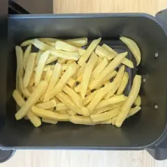 Jak zrobić chrupiące mrożone frytki? Piekarnik, Air Fryer, patelnia