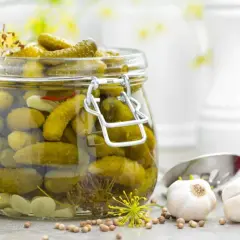 Mrożenie ogórków kiszonych: Zachowaj smak i probiotyki!