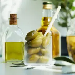 Oliwa z oliwek: ile kcal? Zdrowe kalorie i dieta bez obaw!