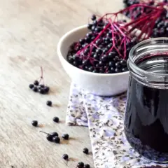 Jak pić sok z czarnego bzu bezpiecznie? Dawkowanie i porady.