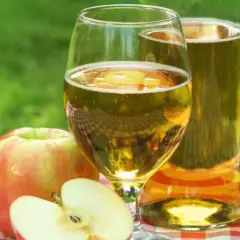 Cydr i wino jabłkowe: Domowy napój alkoholowy z jabłek krok po kroku