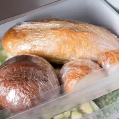 Jak długo mrozić chleb? Poradnik, by zawsze był świeży!