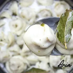 Ile gotować mrożone pierogi? Perfekcja bez sklejania!