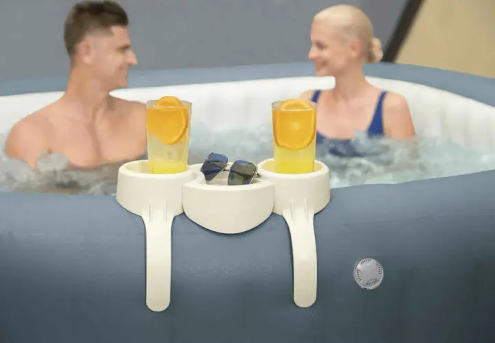 Jacuzzi: Jaki uchwyt na napoje wybrać? Poradnik eksperta