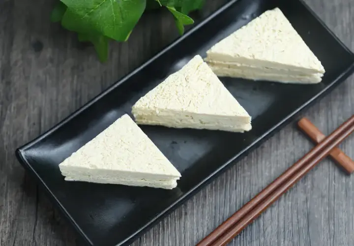 Czy mrozić tofu? Tak! Odkryj sekret mięsistej tekstury