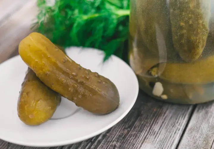 Dlaczego ogórki kiszone są gorzkie? 8 kroków do idealnych!