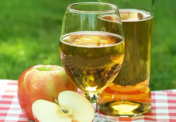 Cydr i wino jabłkowe: Domowy napój alkoholowy z jabłek krok po kroku