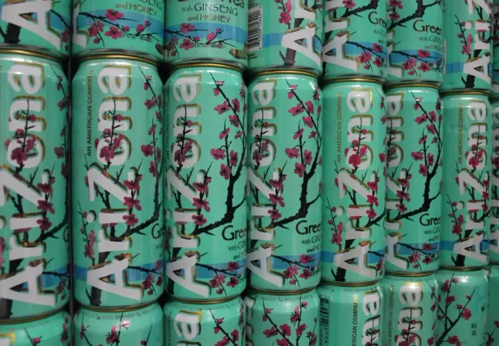 Czy AriZona to energetyk? Poznaj prawdę o składzie i prawie