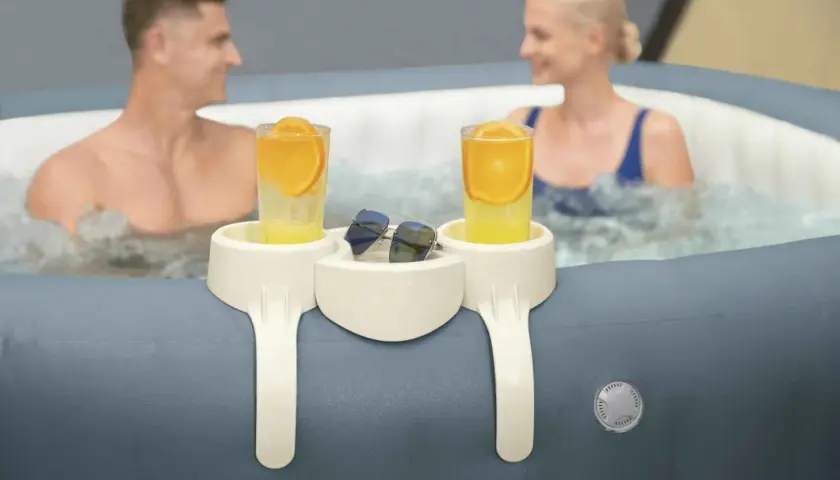 Jacuzzi: Jaki uchwyt na napoje wybrać? Poradnik eksperta