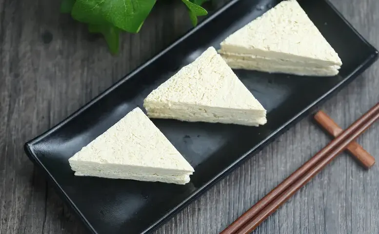 Czy mrozić tofu? Tak! Odkryj sekret mięsistej tekstury