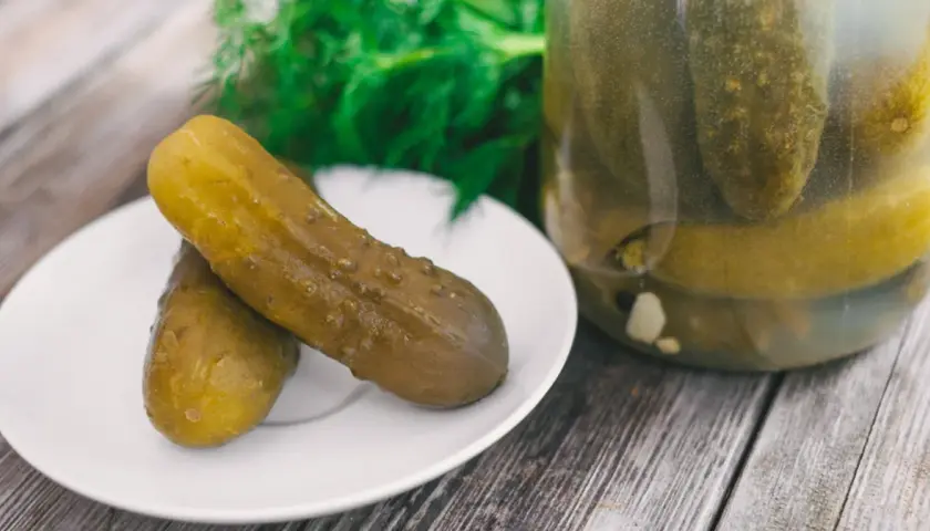 Kiedy kisić ogórki? Sekret chrupkości i idealnego smaku!