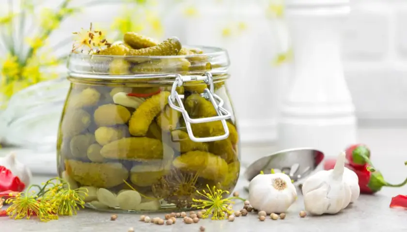 Mrożenie ogórków kiszonych: Zachowaj smak i probiotyki!