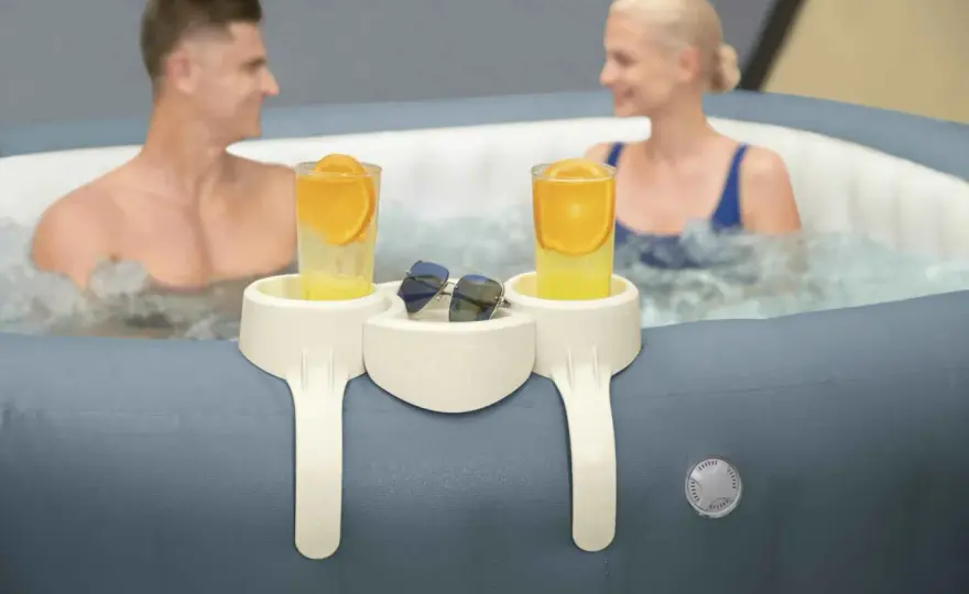 Jacuzzi: Jaki uchwyt na napoje wybrać? Poradnik eksperta