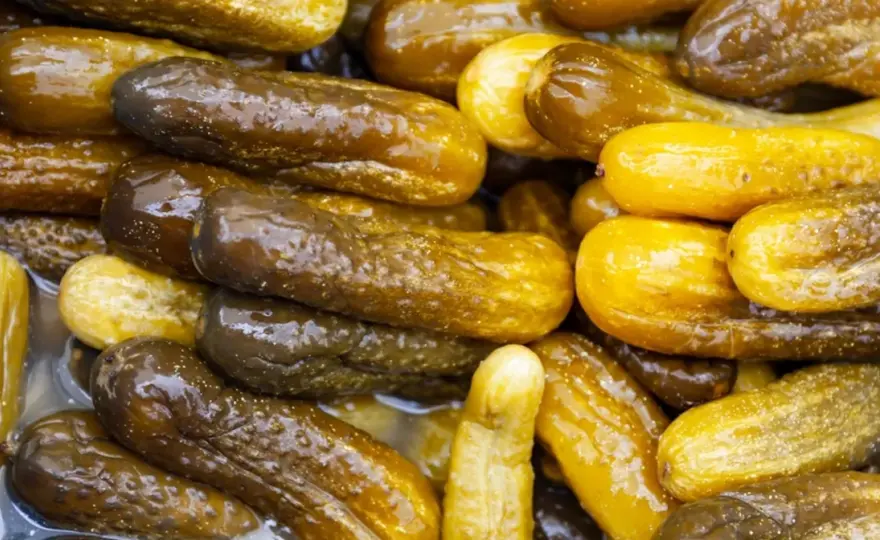 Na co są dobre ogórki kiszone? Polski superfood dla jelit i odporności