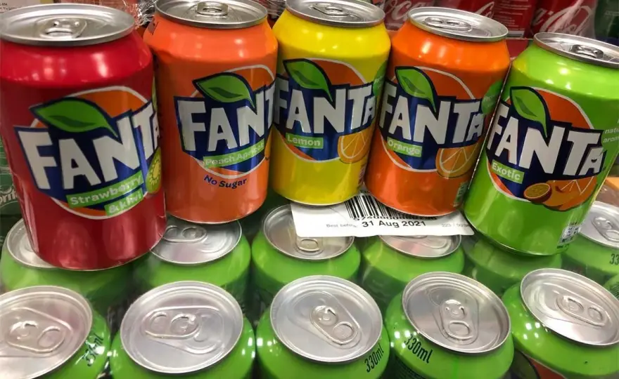 Fanta Tropikalny Poncz: Smak, skład, opinie. Czy to Twój hit?