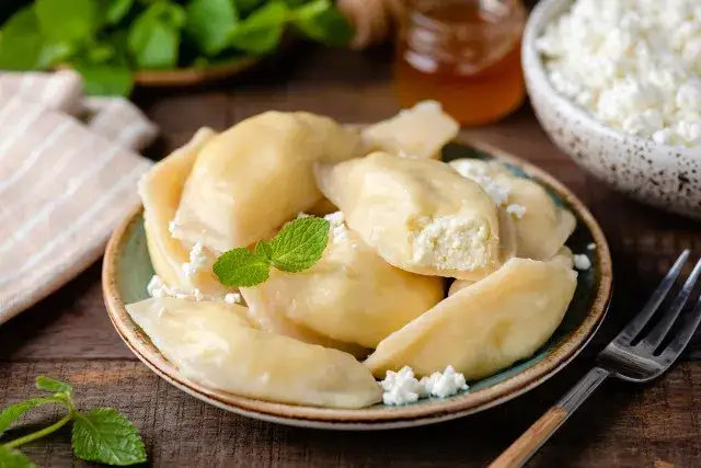 dania z twarogu pierogi sernik